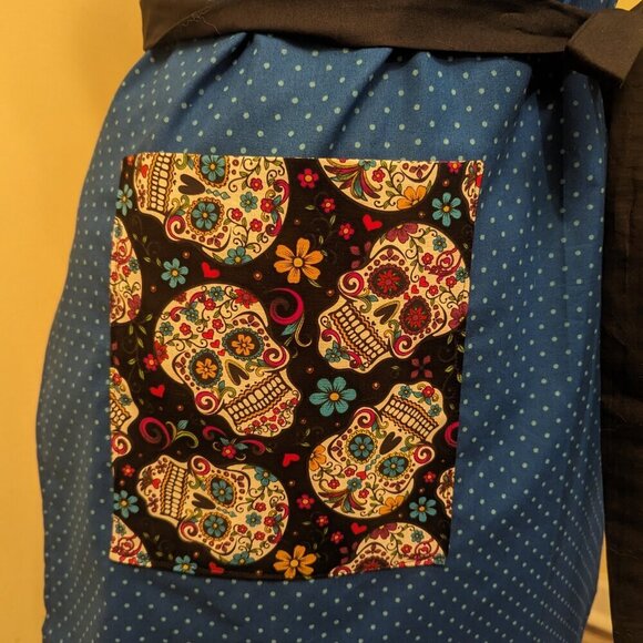 NWT Handmade Reversible Apron - sugar skulls and dots - One Size - OOAK - Picture 4 of 4